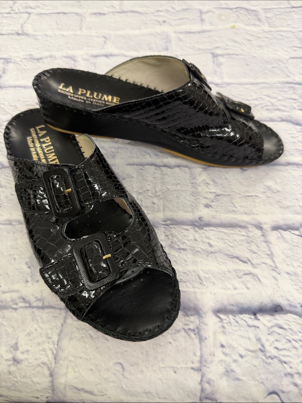 La Plume Black Croc-Embossed Hand-Crafted Leather Slide Sandals sz 39
